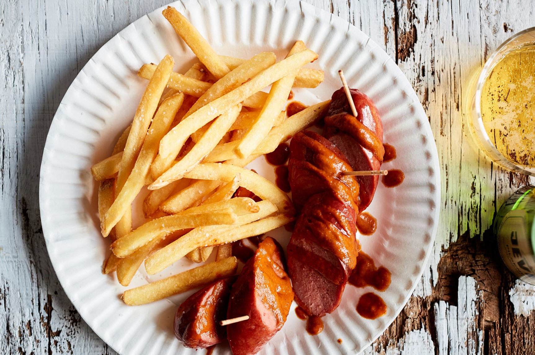 Domě tips Chutny-currywurst-Recept-na-Slavnostni-Veceri-1745160539 Chutný currywurst: Recept na Slavnostní Večeři recepty  