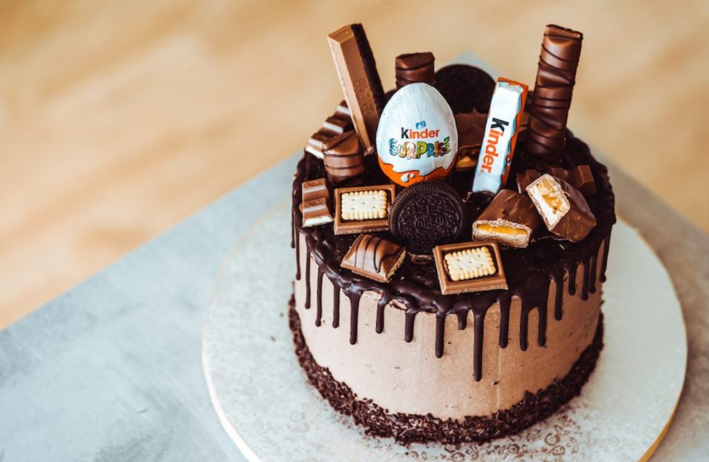 Domě tips Chutny-kinder-dort-Recept-na-Slavnostni-Veceri-1745238127-1024x667 Chutný kinder dort: Recept na Slavnostní Večeři recepty  