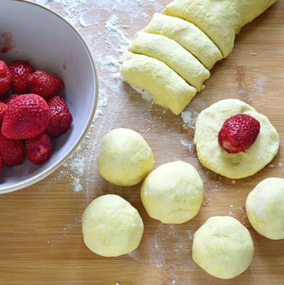 Domě tips Co-budete-potrebovat-1745229662 Nejlepší Recept na kynuté jahodové knedlíky: Tradiční Český Styl recepty Domě tips Co-budete-potrebovat-1745229662 Nejlepší Recept na kynuté jahodové knedlíky: Tradiční Český Styl recepty