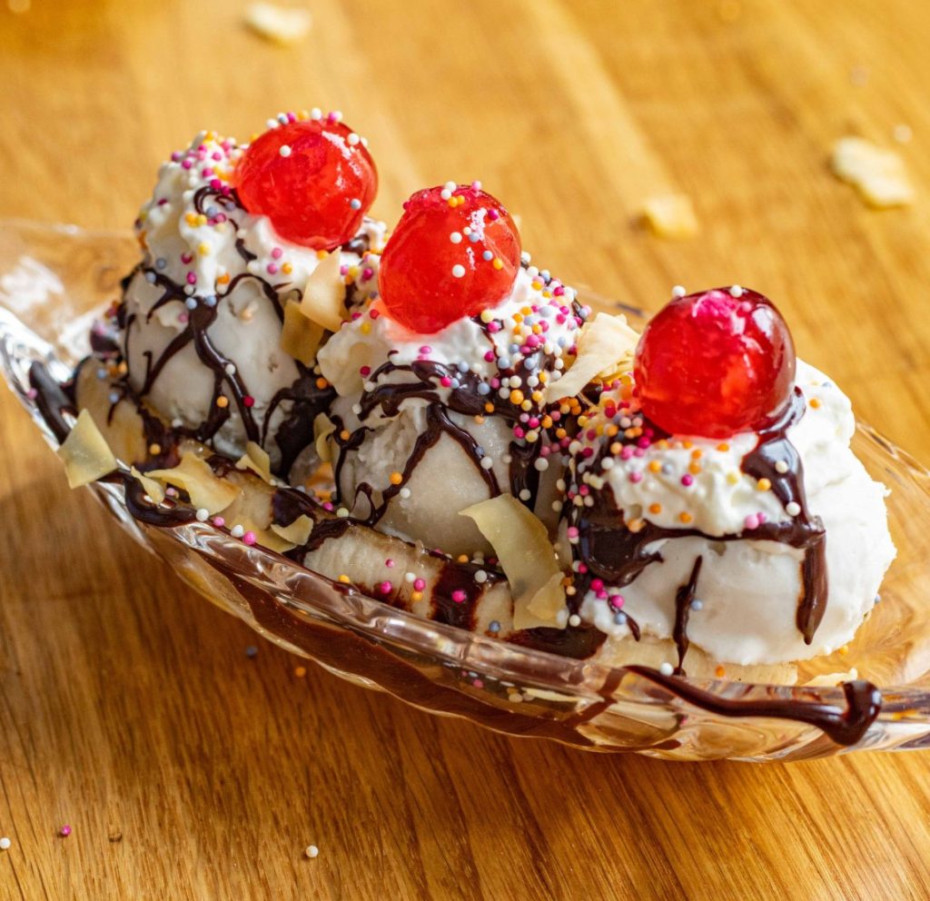 Domě tips Nejlepsi-Recept-na-banana-split-Tradicni-Cesky-Styl-1745230351-1024x992 Nejlepší Recept na banana split: Tradiční Český Styl recepty  