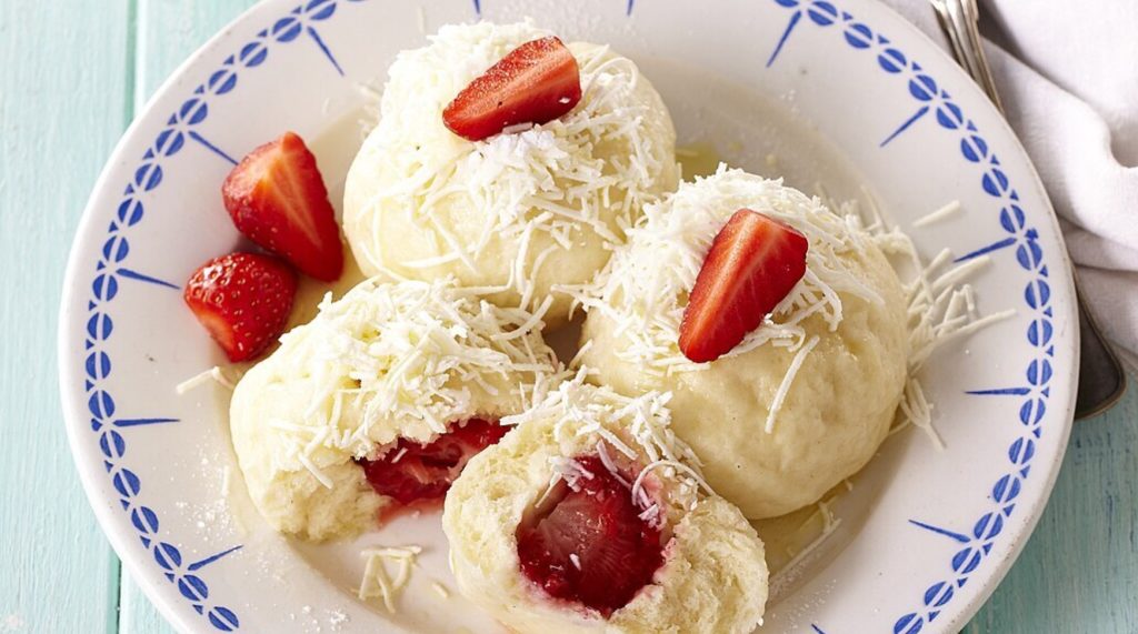 Domě tips Nejlepsi-Recept-na-kynute-jahodove-knedliky-Tradicni-Cesky-Styl-1745229662-1024x571 Nejlepší Recept na kynuté jahodové knedlíky: Tradiční Český Styl recepty  